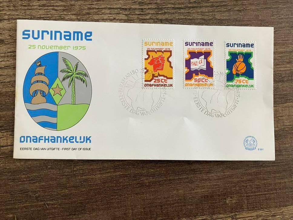 1e dag enveloppen suriname 1975-1985, Postzegels en Munten, Ophalen of Verzenden, Onbeschreven, Rest van de wereld