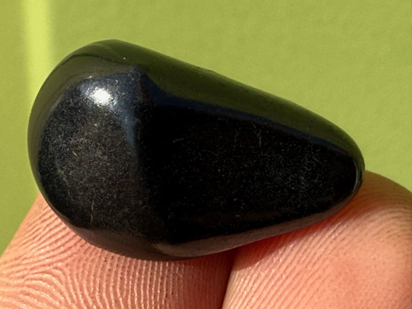 Shungite shungiet edelstenen broekzaksteen trommelsteen, Verzamelen, Mineralen en Fossielen, Ophalen of Verzenden, Mineraal