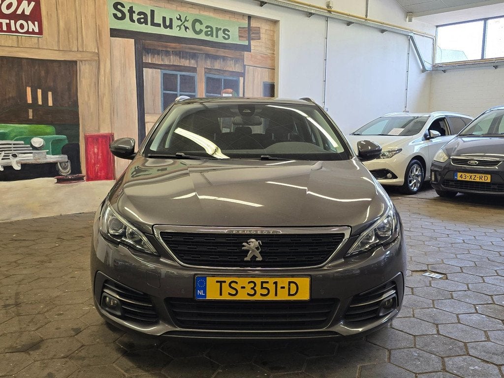 Peugeot 308 SW 1.2 PureTech Blue Lease Executive/CARPLAY/, Auto's, Voorwielaandrijving, Stof, Gebruikt, 1199 cc