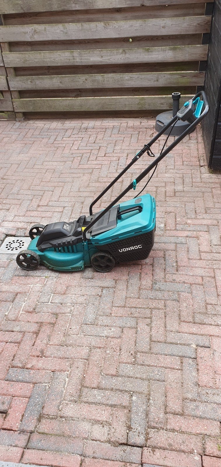 VONROC Elektrische Grasmaaier 1300W, Cirkelmaaier, Gebruikt, Elektrische grasmaaier, Opvangbak