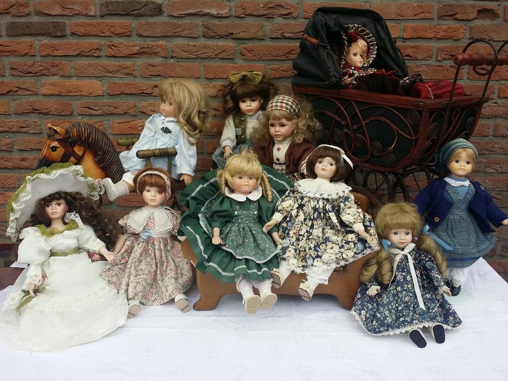 Schitterende 13 delige POPPENVERZAMELING + antieke poppenw., Verzamelen, Poppen, Ophalen of Verzenden, Zo goed als nieuw, Pop