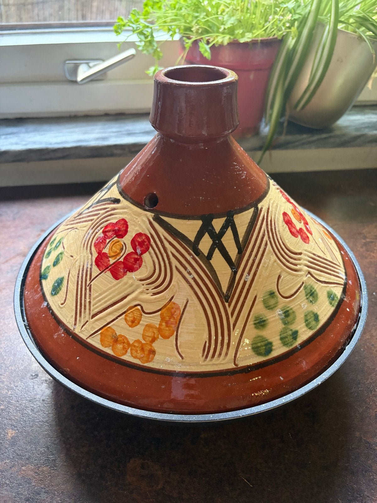 Mooie Tajine met handgeschilderd deksel, Gebruikt, Tajine, Ophalen of Verzenden, Steen/keramiek