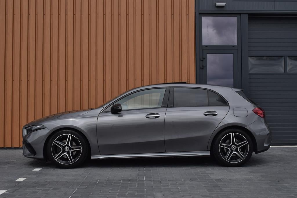 Mercedes-Benz A-Klasse 200 AMG Line Pano | Camera | Sfeer |, Gebruikt, 4 cilinders, Bedrijf, 165 pk