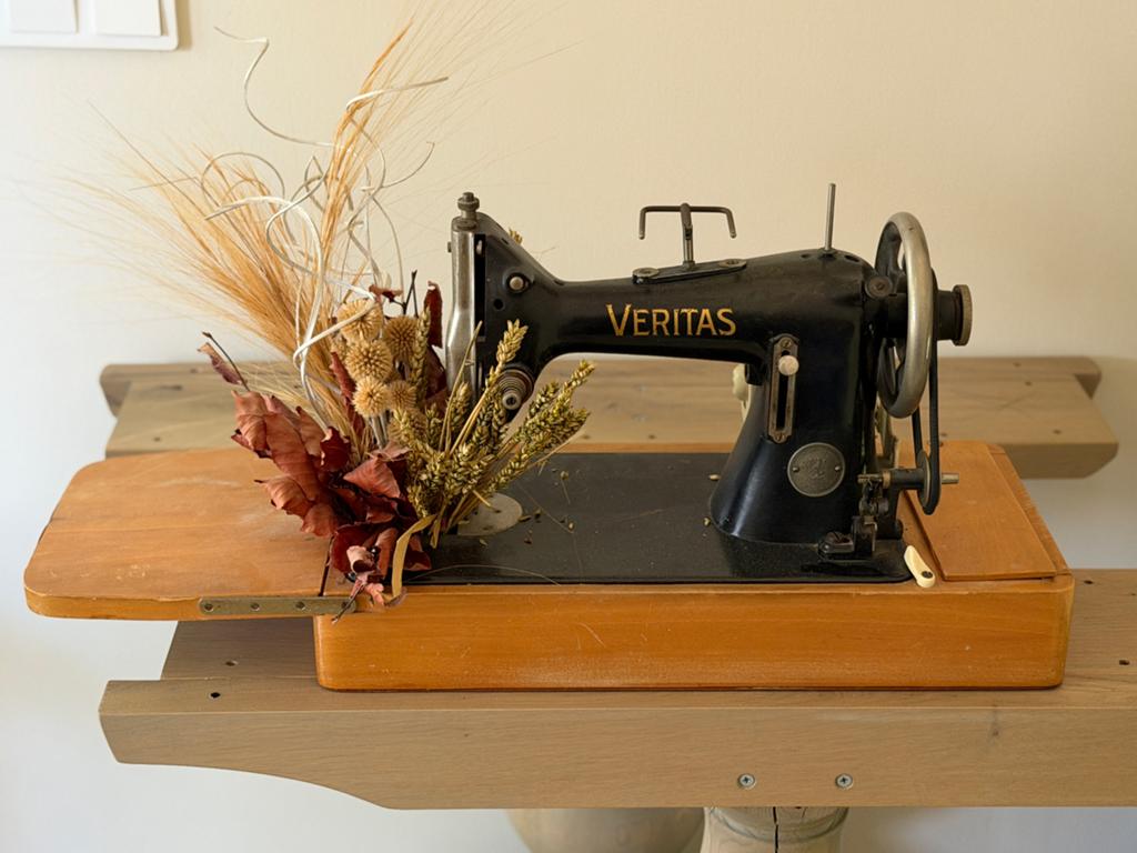 Antieke Veritas naaimachine - Decoratief object, Ophalen