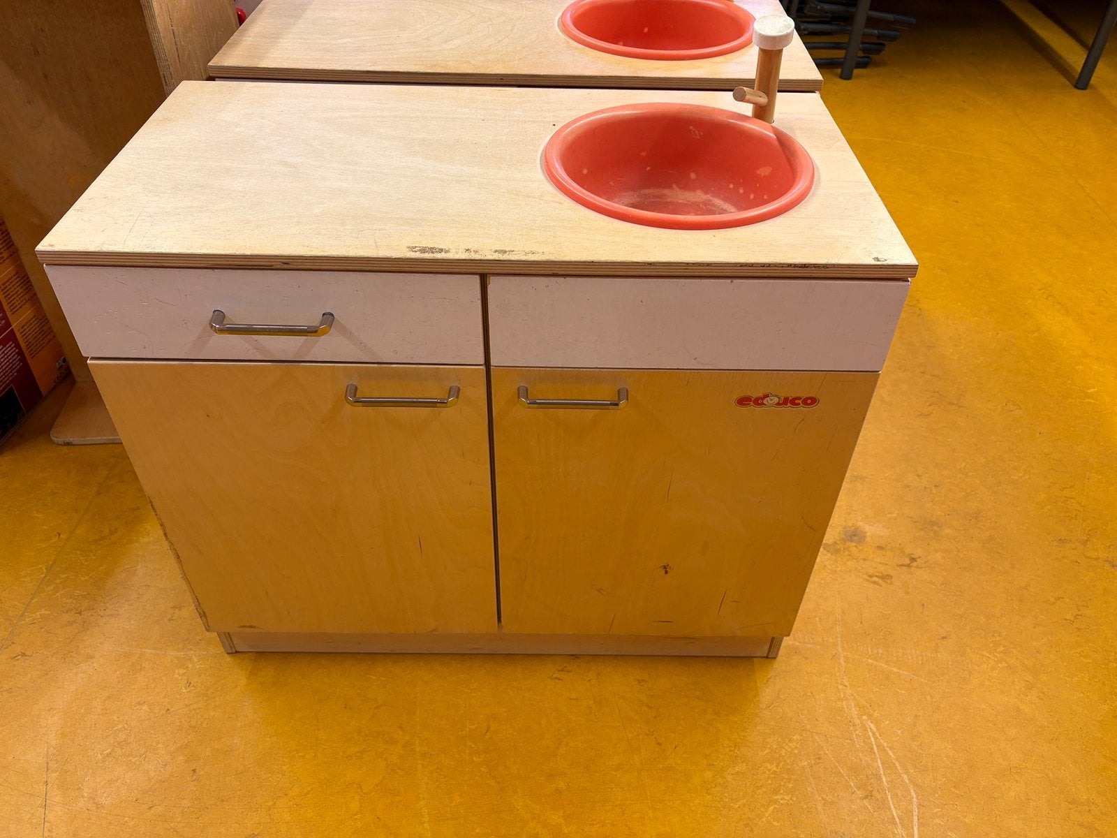 Houten (kleuter) keuken, poppenhuis, aanrecht en wasmachine, Ophalen, Gebruikt, Ontdekken