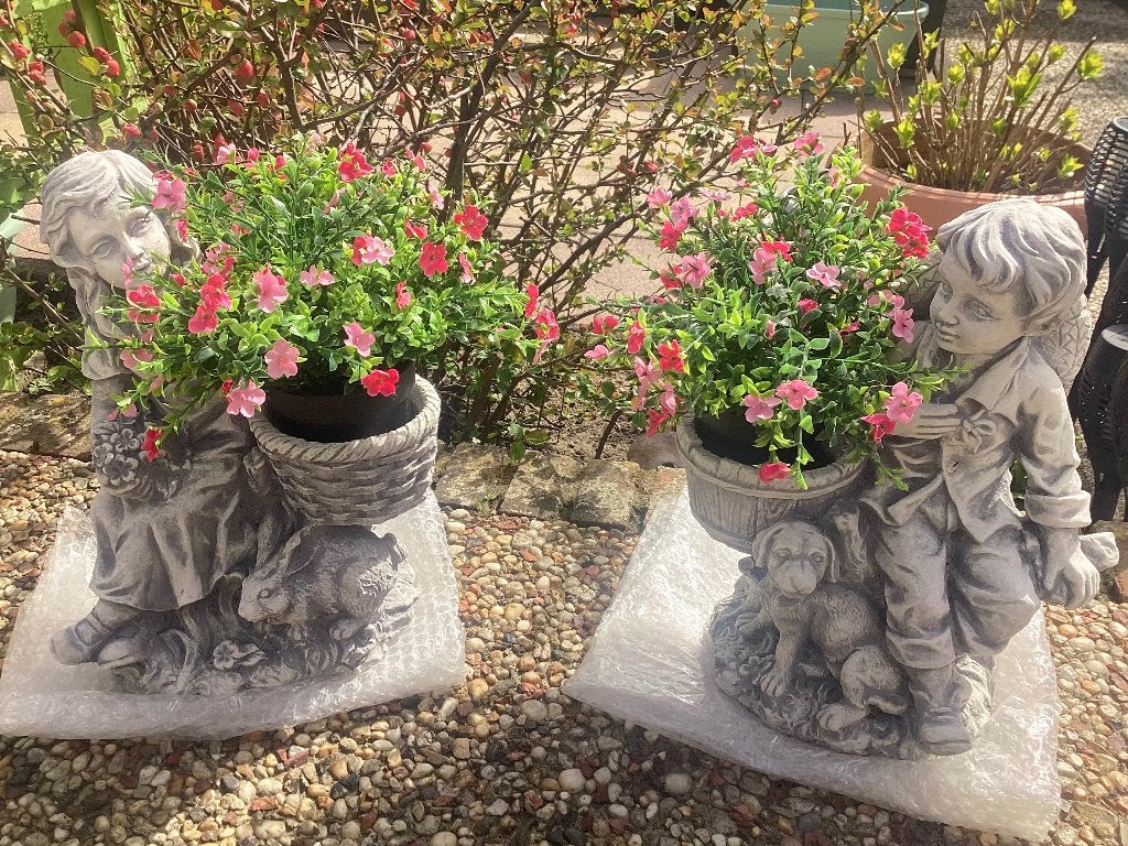 2 betonnen bloempotten- jongen en meisje, Ophalen, Minder dan 60 cm, Nieuw, Balkon