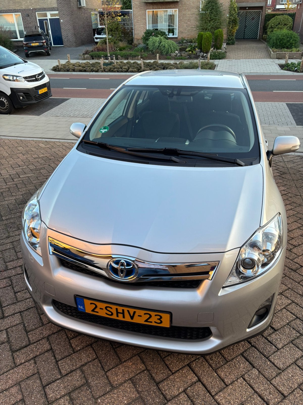 Toyota Auris 1.8 Full Hybrid 5DR CVT 2010 Grijs, 4 cilinders, 75 €/maand, 25 km/l, Auris