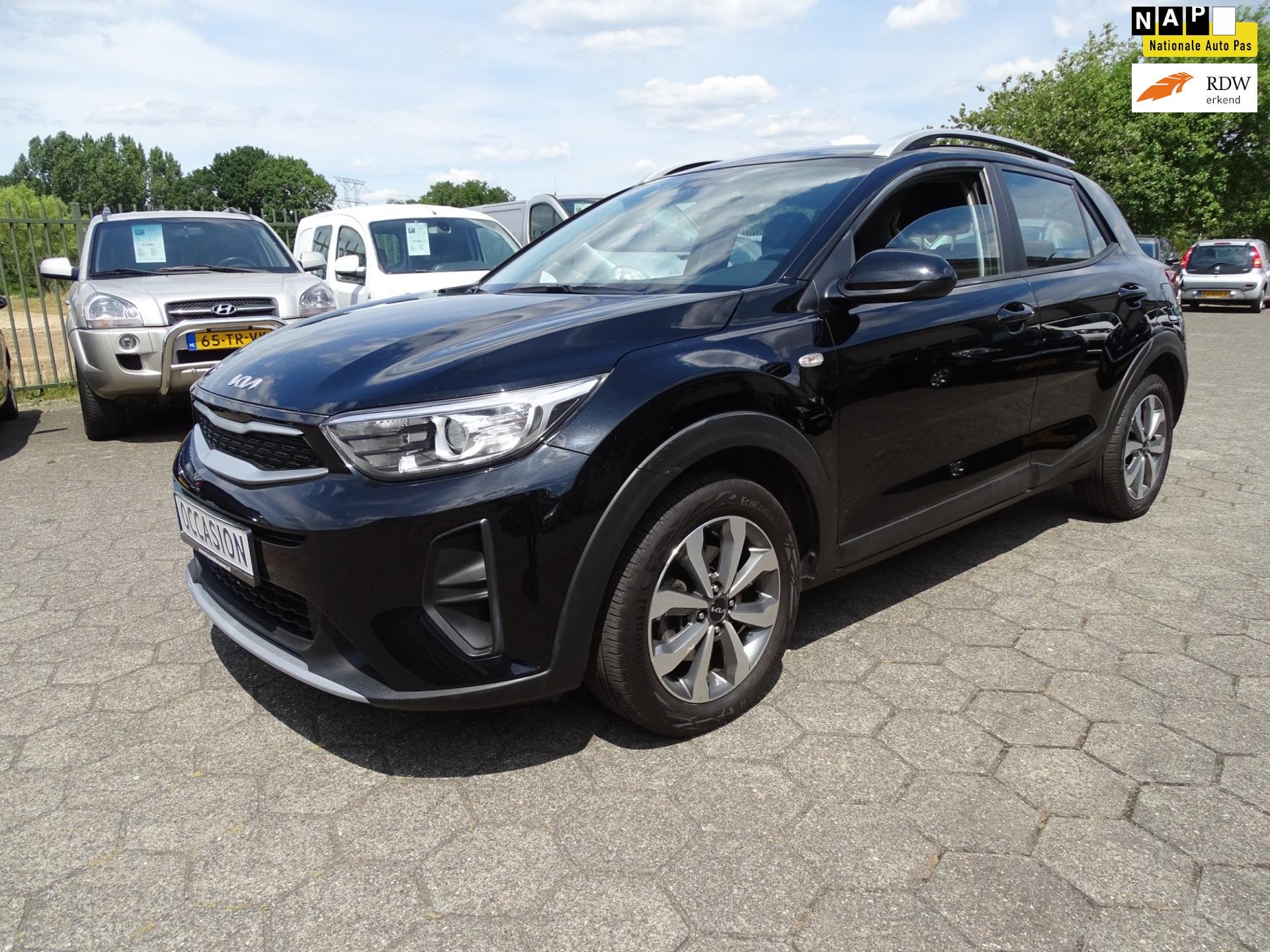 Kia Stonic 1.2 Urban Edition AIRCO/APPLE CARPLAY/LMV/PDC, Auto's, Kia, Voorwielaandrijving, Dealer onderhouden, Stof, Zwart