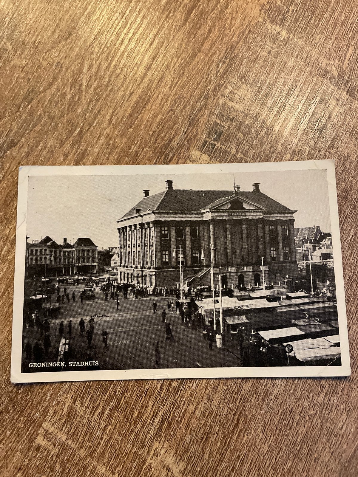 Oude ansichtkaart Groningen Stadhuis - Gelopen 1951, Ophalen of Verzenden, 1940 tot 1960, Gelopen, Groningen
