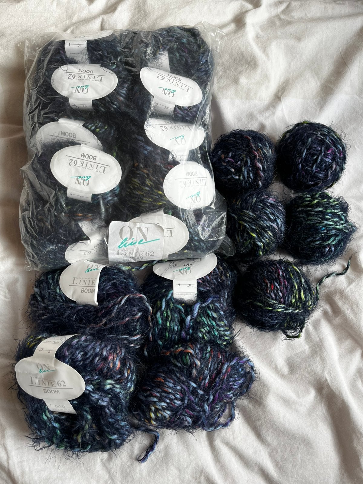 19 bollen Fluffy garen van Online, Hobby en Vrije tijd, Ophalen of Verzenden, Zo goed als nieuw, Breien of Haken, Wol of Garen