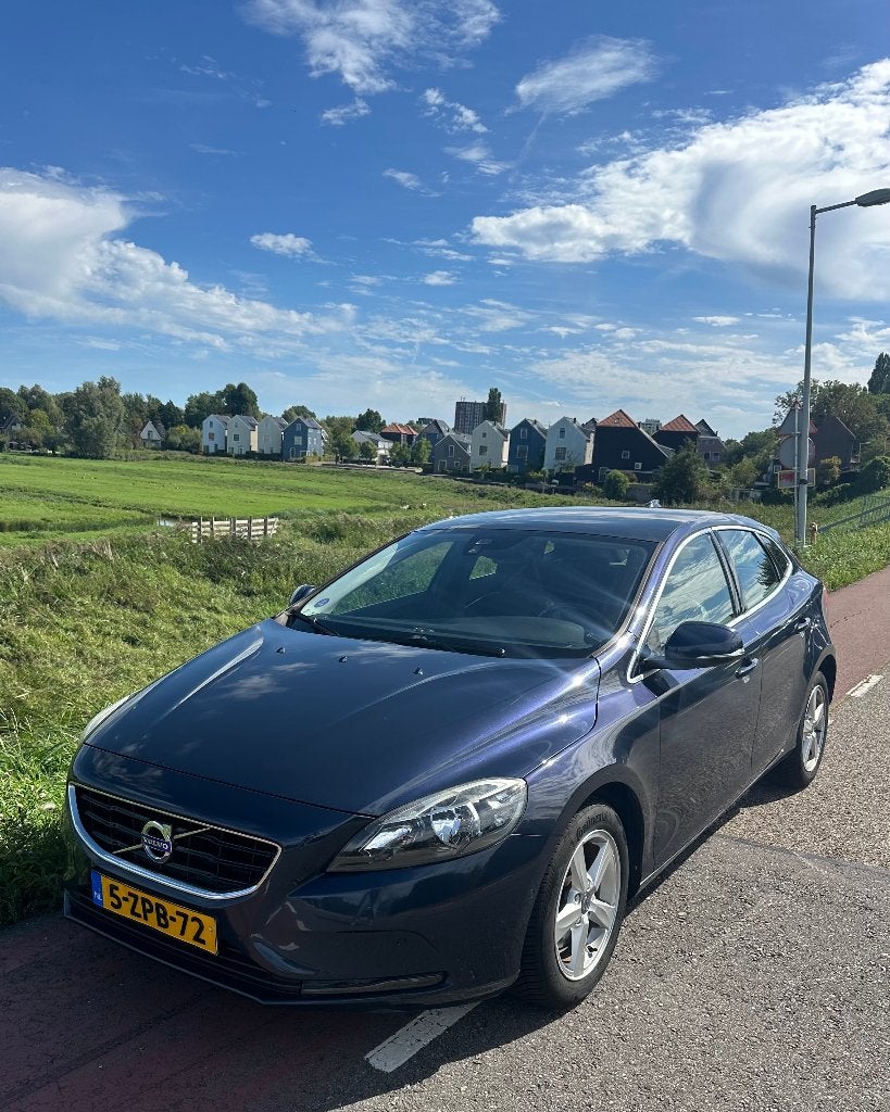 Volvo V40 1.6 T2 120PK 2015 - 164K - Tweede eigenaar, Voorwielaandrijving, Zwart, 4 cilinders, Blauw