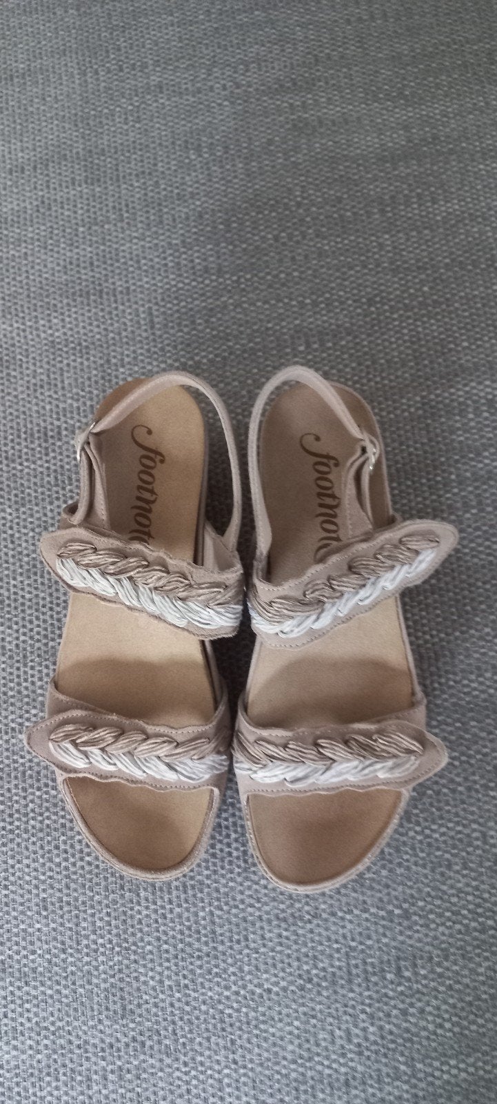 Footnotes sleehak sandaal. Maat 39., Kleding | Dames, Beige, Nieuw, Footnotes, Sandalen of Muiltjes