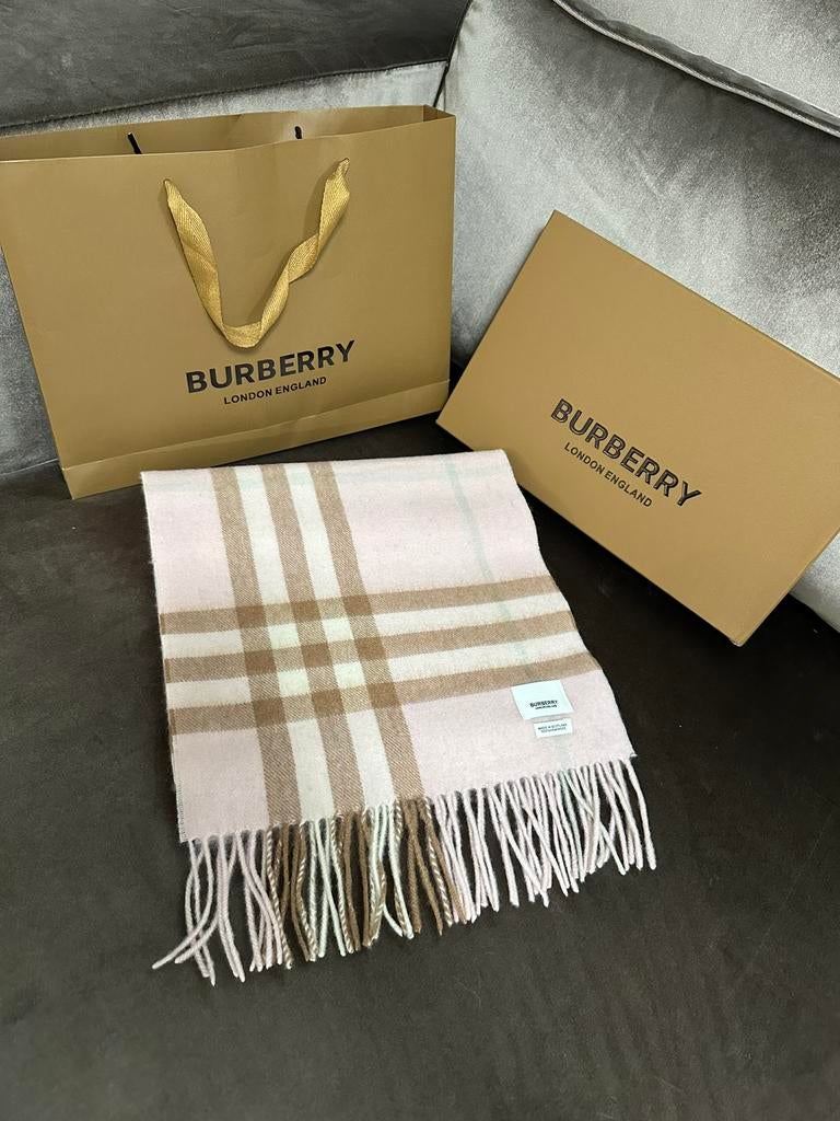 Lichtroze burberry london sjaal nieuw met verpakking, Ophalen of Verzenden, Zo goed als nieuw, Overige maten, Sjaal