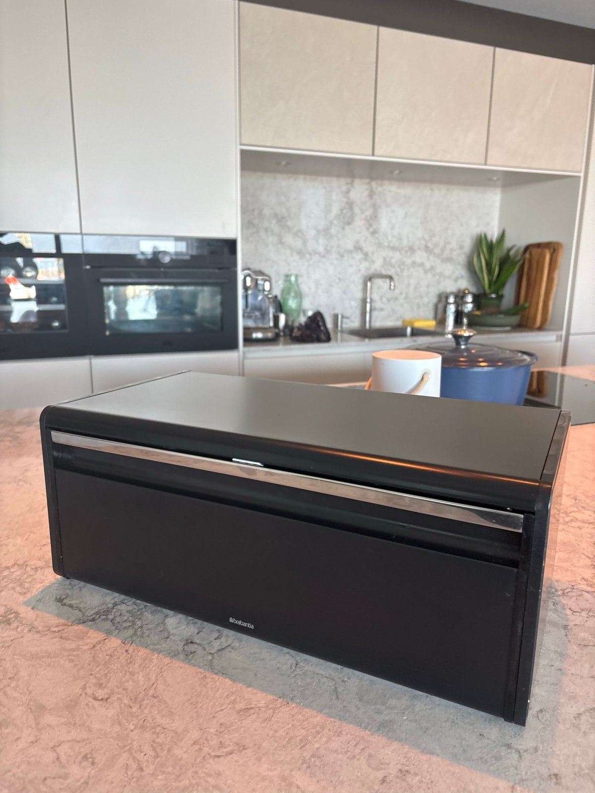 Brabantia Broodtrommel - Zwart, Huis en Inrichting, Ophalen of Verzenden, Zo goed als nieuw, Zwart, Broodtrommel