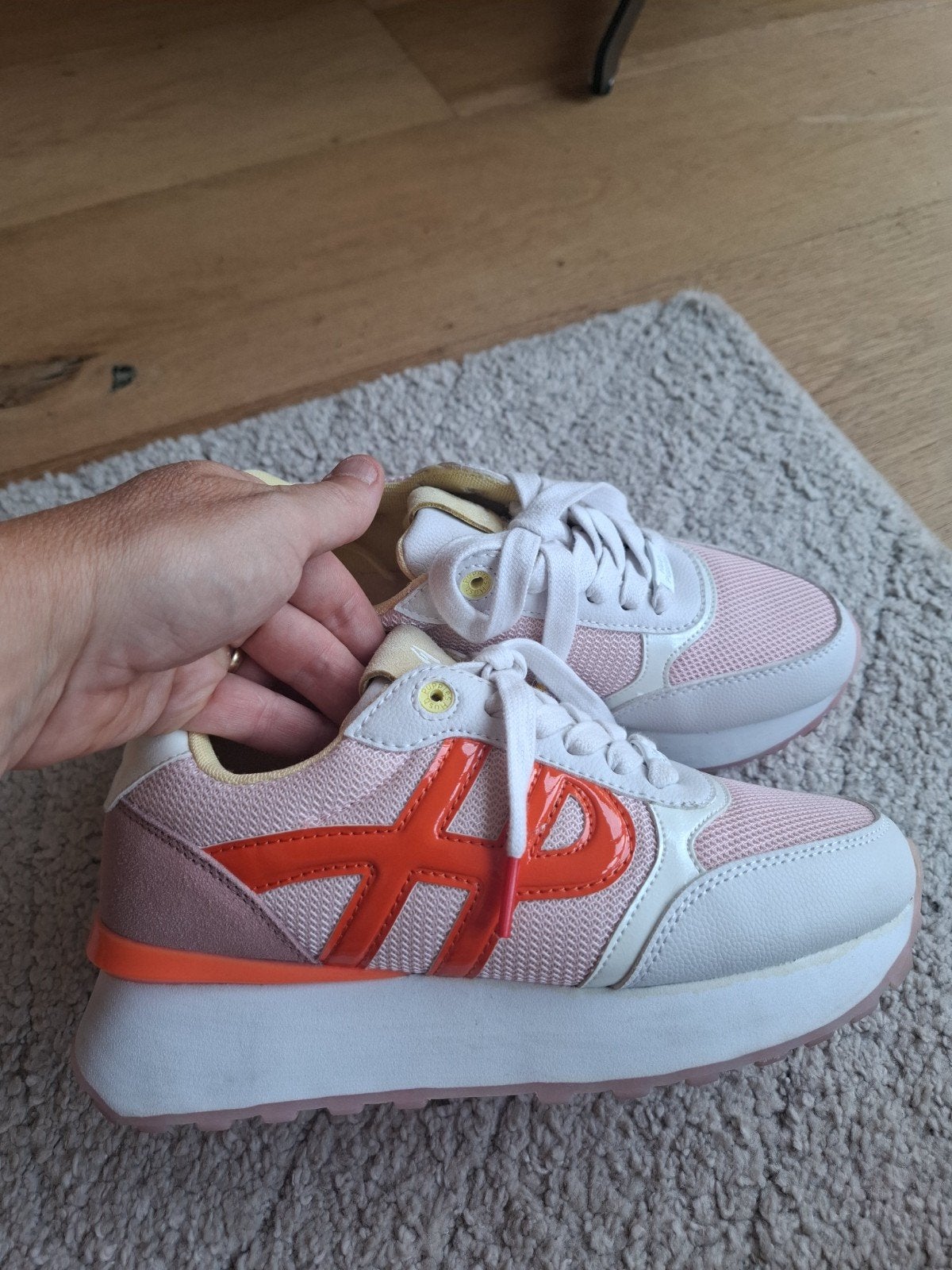 Hush Puppies sneakers maat 37 mist binnenzool, Ophalen of Verzenden