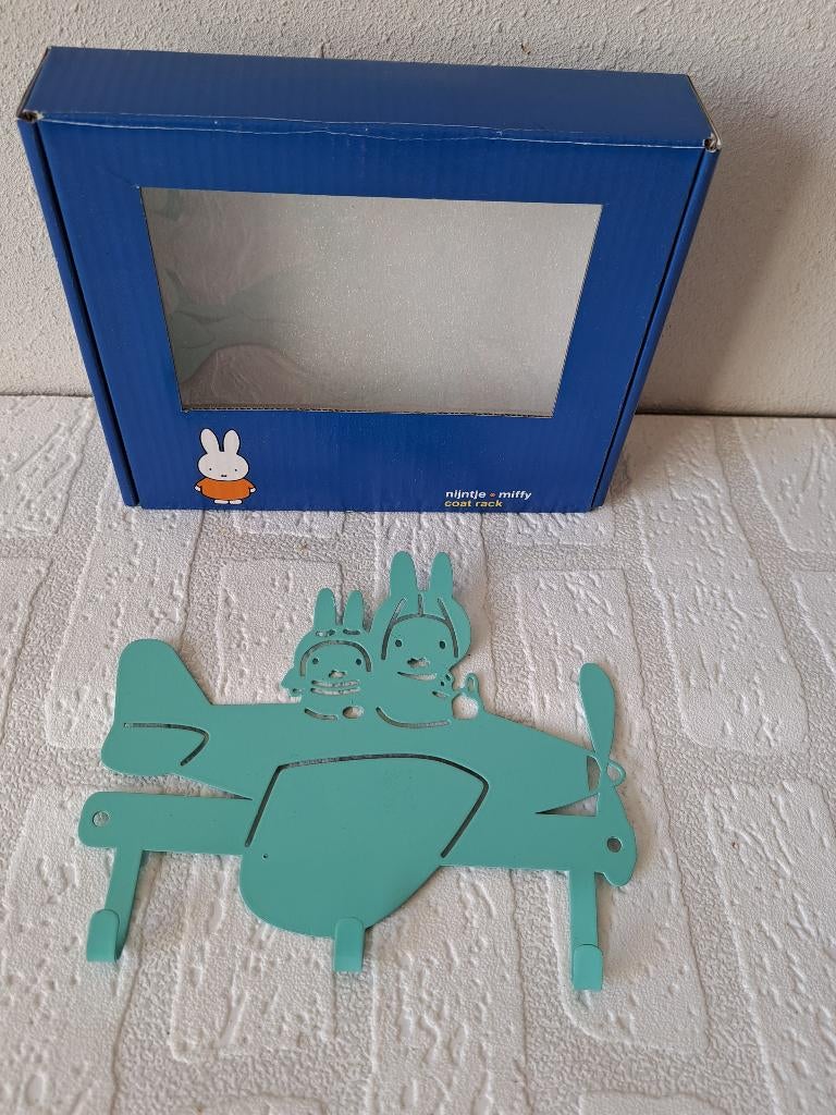 Nijntje in een vliegtuig metaal kapstokje groen 18x15cm, Ophalen of Verzenden, Zo goed als nieuw