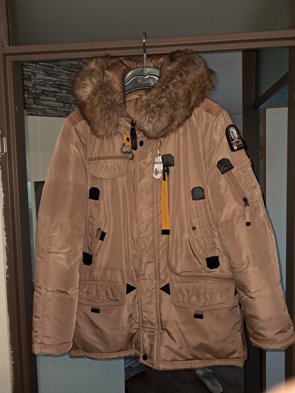 Merk Winterjas - Zo goed als nieuw, Bruin, Maat 48/50 (M), Parajumpers, Ophalen of Verzenden