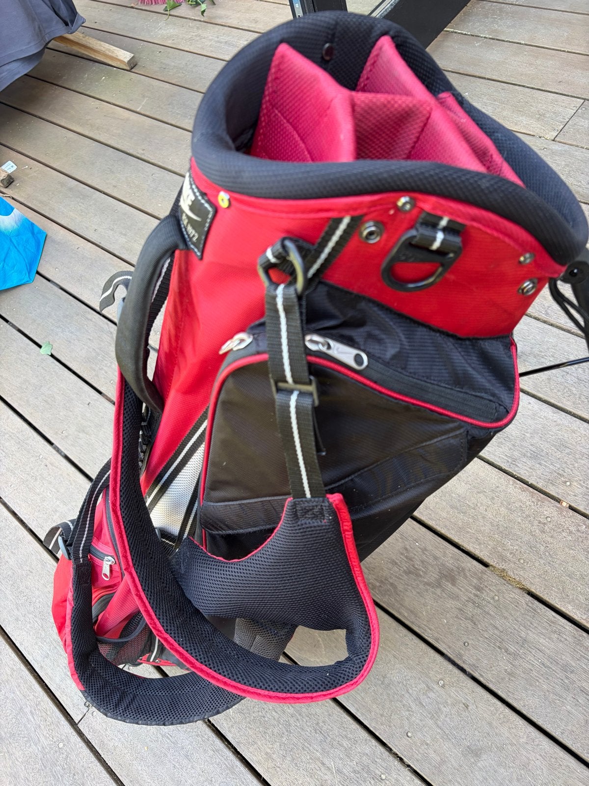 Nike golftas - Rood/Zwart met standaardsysteem, Sport en Fitness, Ophalen of Verzenden, Gebruikt, Tas, Overige merken