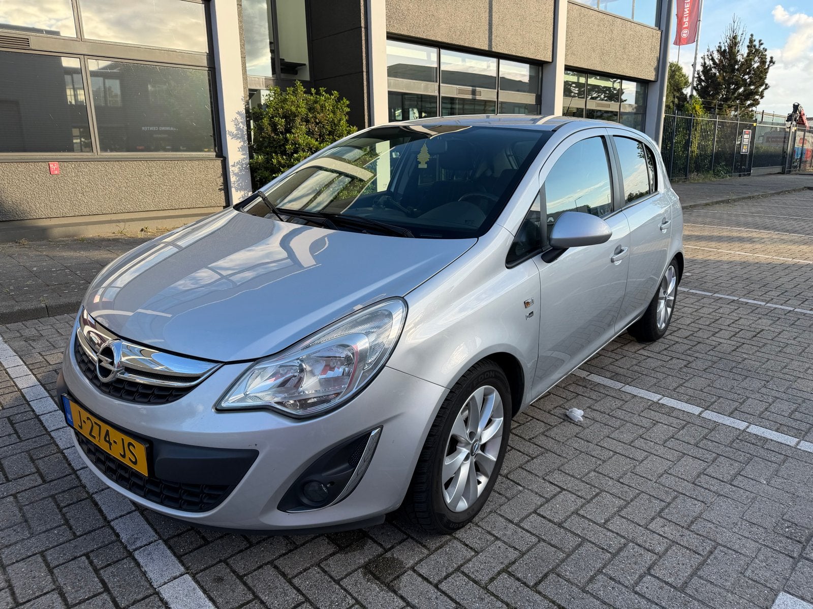 Opel Corsa 1.2 EcoFlex Stoel- & Stuurverwarming, 1063 kg, 4 cilinders, 1229 cc, 49 €/maand