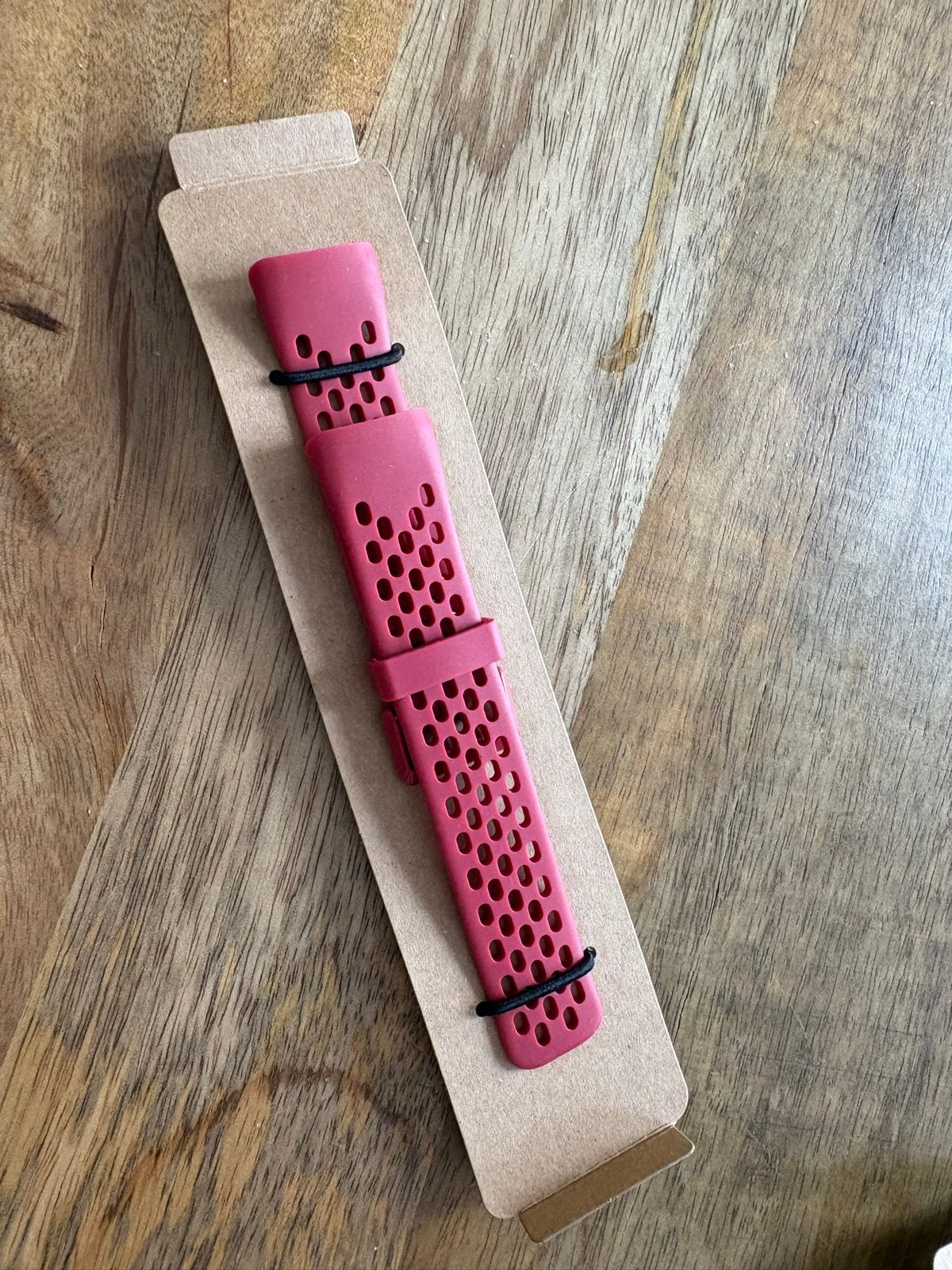 Siliconen sport bandje met gaatjes Fitbit Charge 5 / 6 - Roz, Ophalen of Verzenden, Nieuw, Roze