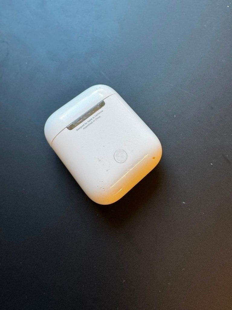 AirPods oplaadcase A2862 Lightning – zonder AirPods, Ophalen of Verzenden, Gebruikt, Overige merken, Draadloos