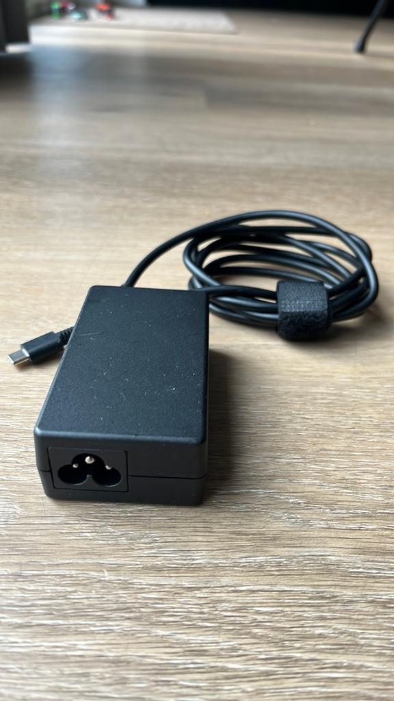 HP 65W USB-C Oplader, Computers en Software, Laptop-opladers, Ophalen of Verzenden, Zo goed als nieuw