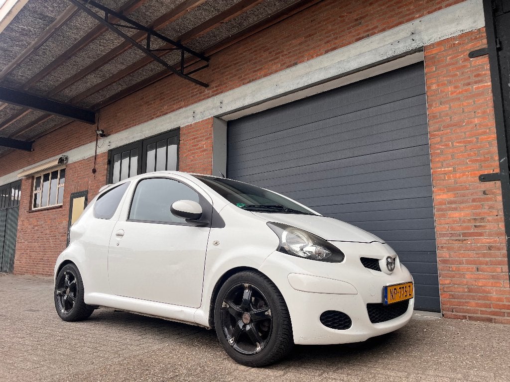 Toyota Aygo 1.0 12V Vvt-i 3DRS MMT SPORT-AIRCO-BLUETOOTH-APK, Auto's, Voorwielaandrijving, Dealer onderhouden, 4 stoelen, Bedrijf