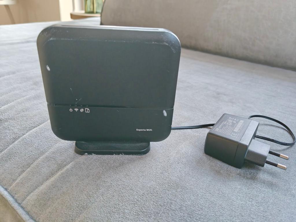 KPN Experia WiFi Router met Adapter, Ophalen of Verzenden, Gebruikt, Router, KPN Experia