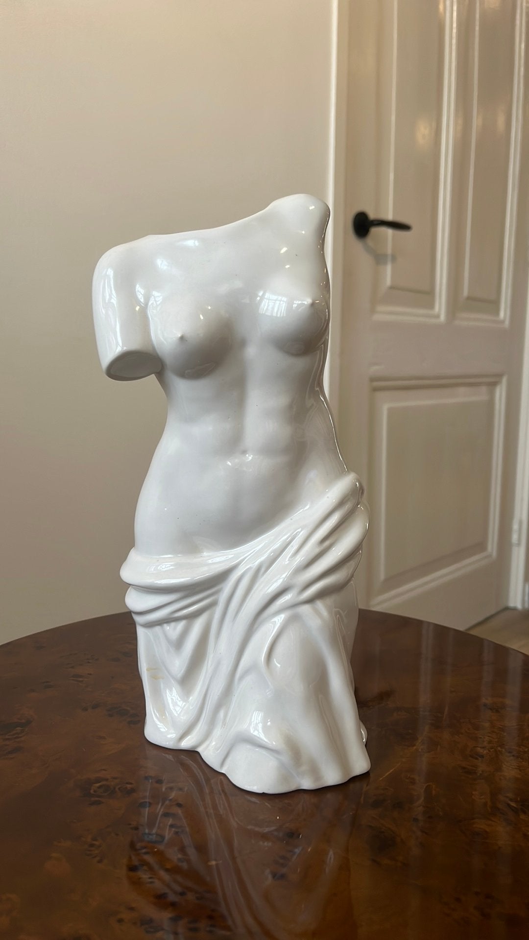 Witte torso vaas - Venus de Milo stijl 30cm, Met patroon/structuur, Wit, Ophalen of Verzenden, Zo goed als nieuw
