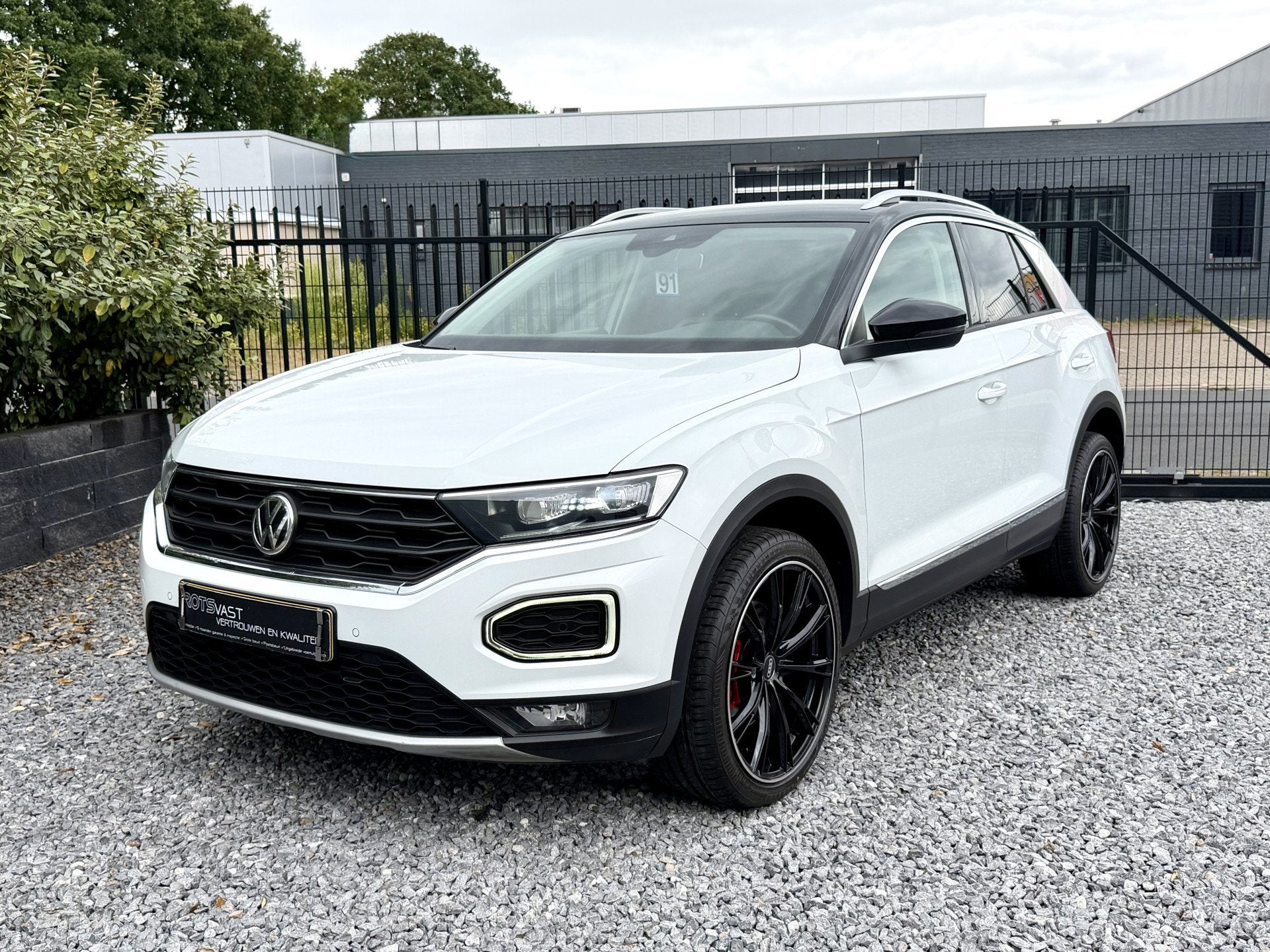 Volkswagen T-Roc 1.5 TSI Sport DSG Navi|Keyles|Camera|ACC|Le, Auto's, Stof, 4 cilinders, Wit, Bedrijf