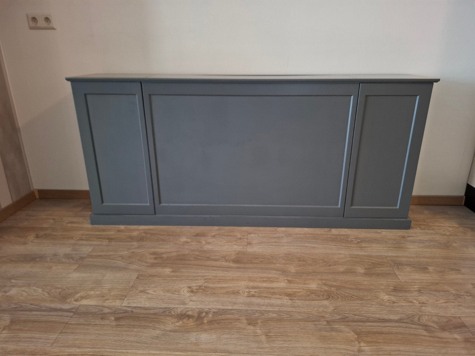 TV-meubel met lift - Grijs voor slaapkamer, Ophalen, Gebruikt, 150 tot 200 cm, Minder dan 100 cm