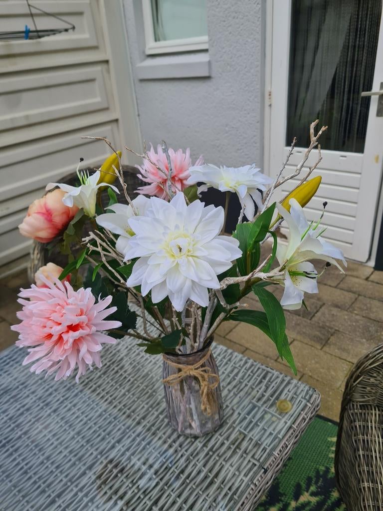 Kunst bloemen met takken erin verwerkt compleet, Ophalen of Verzenden, Volle zon
