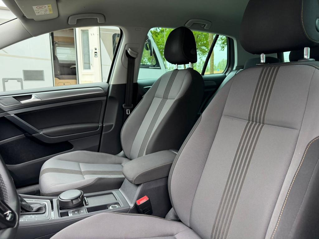Volkswagen Golf 1.2 TSI Allstar l NAVIGATIE l PDC l CRUISE C, Stof, Gebruikt, 4 cilinders, Origineel Nederlands