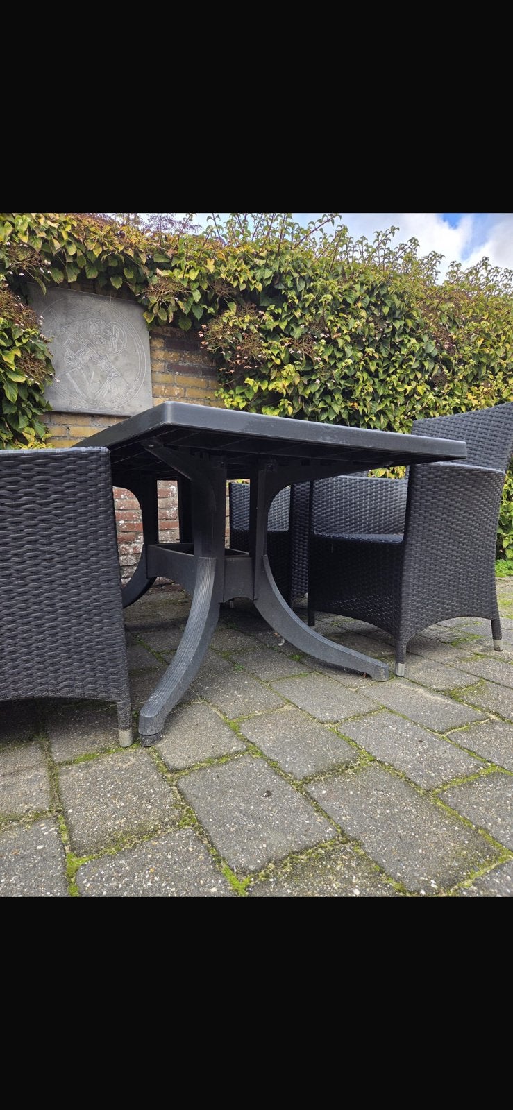 Tuintafel en 4 wicker stoelen, Tuin en Terras, Ophalen, Zo goed als nieuw