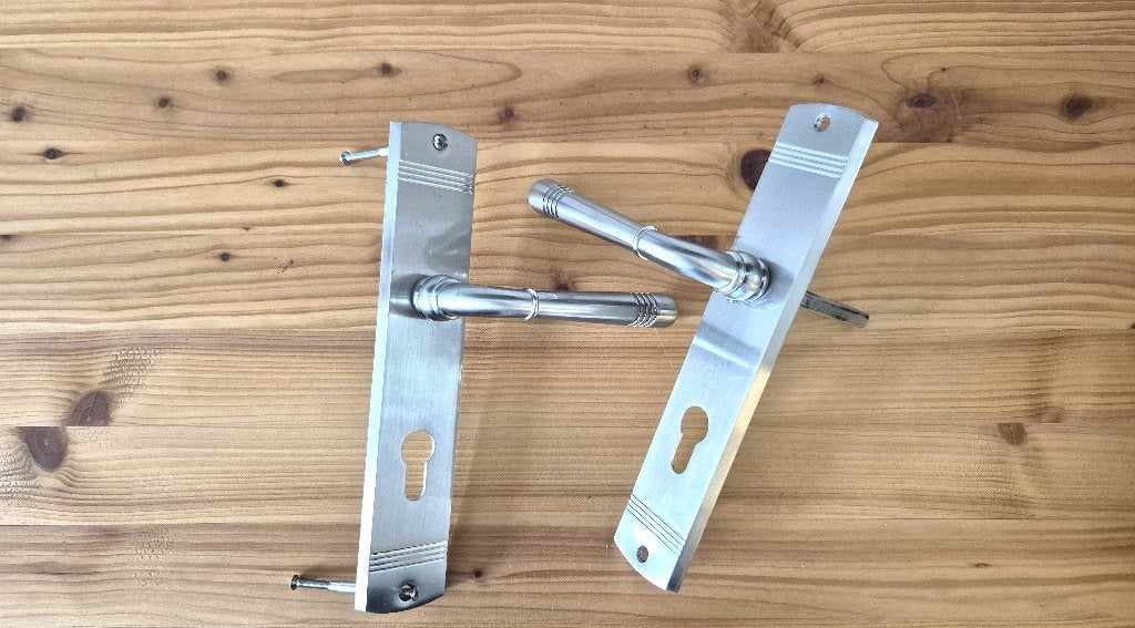 Deurkruk Helena (intersteel) op schild chroom (PC72), Ophalen, Gebruikt, Chroom, Klink of Kruk