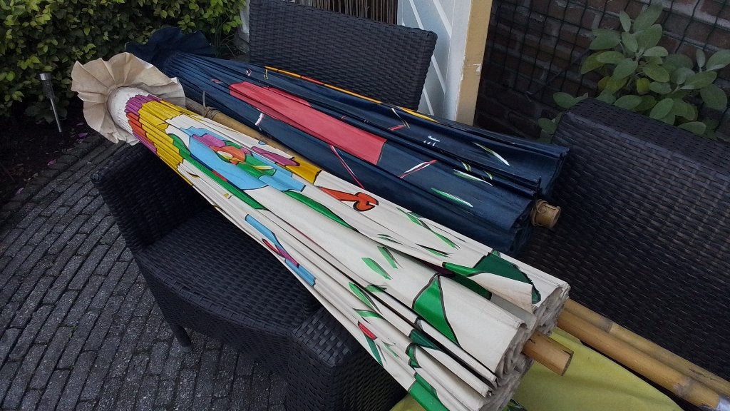 2 parasols beschilderd door Yeroen Oosterman, Ophalen