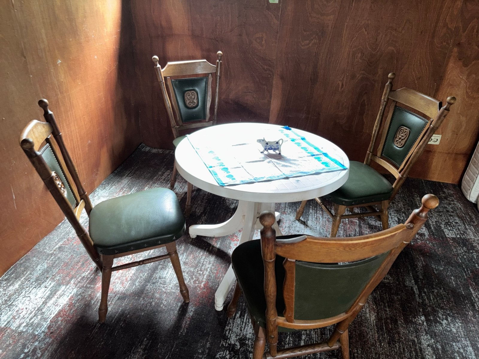 Set van 4 houten stoelen met groene zittingen, Ophalen