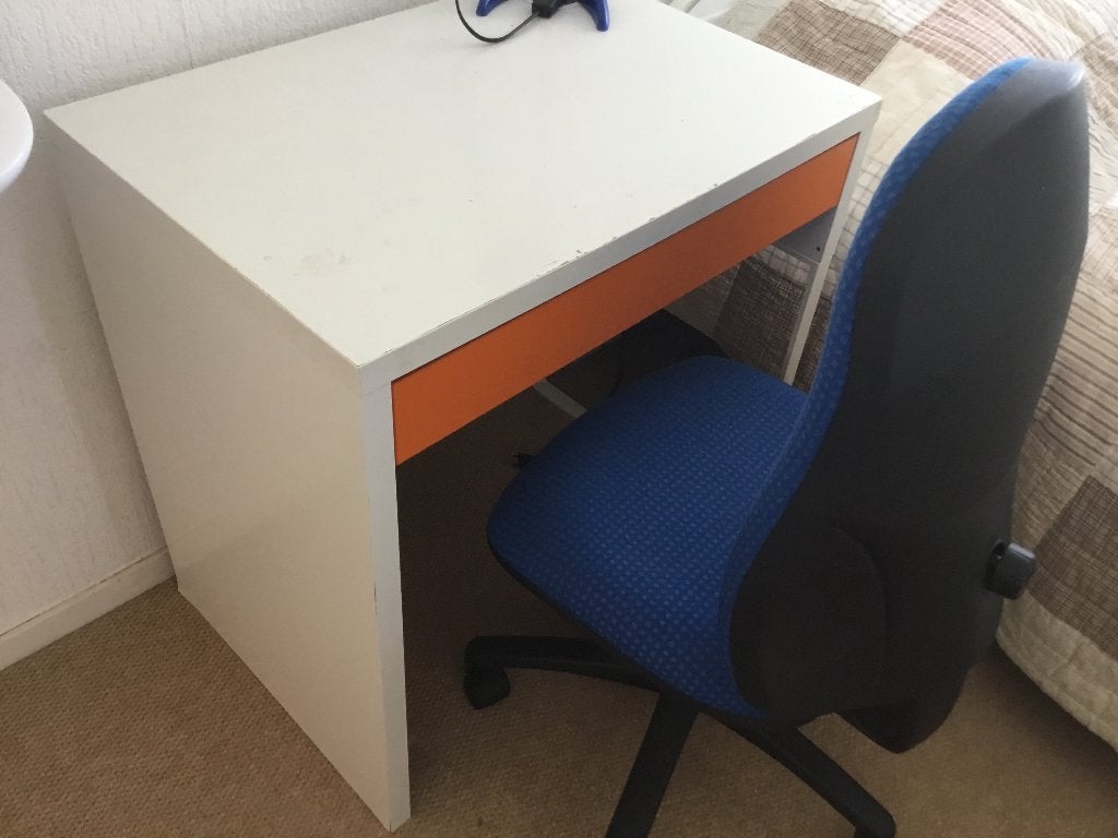 Te koop IKEA Bureau  Incl stoel, Huis en Inrichting, Bureaus, Gebruikt, Hout, 50 cm, IKEA