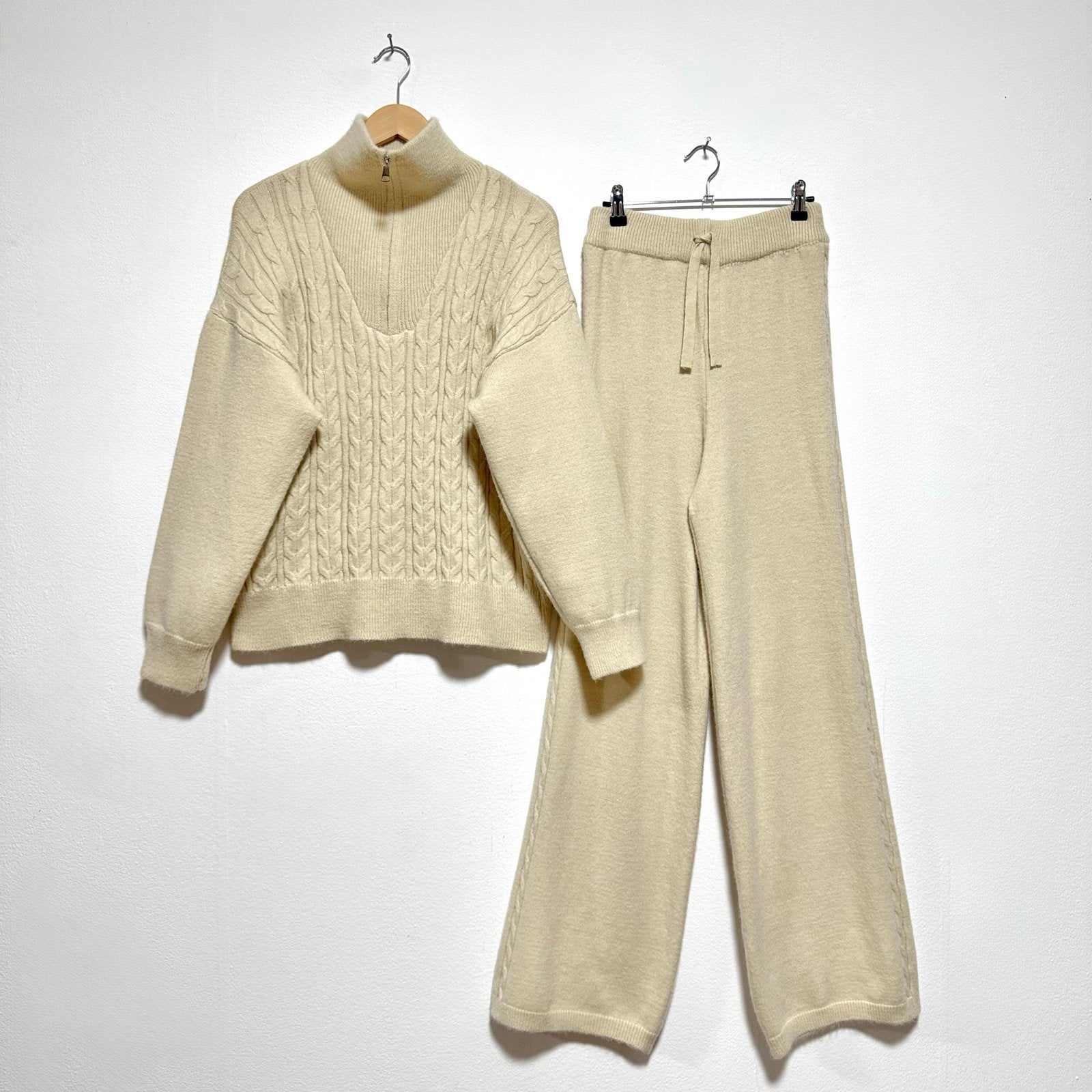 New Collection Luxe Gebreide 2- Delige broekpakken One Size, Verzenden, Nieuw, Maat 42/44 (L), Beige