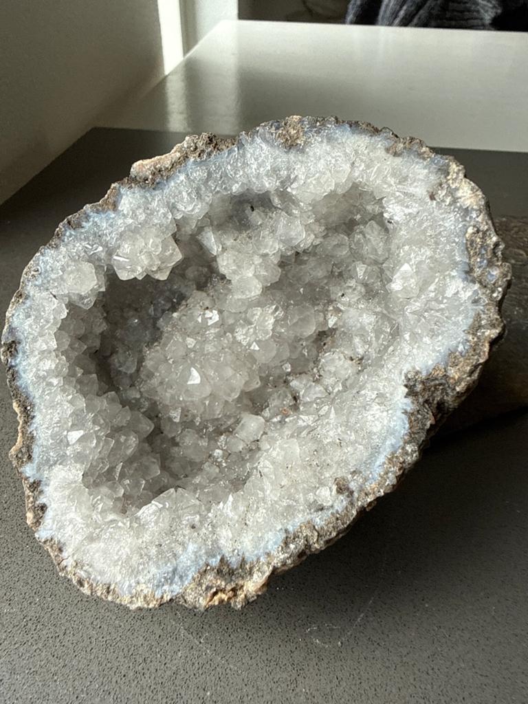 Prachtige Bergkristal Geode - Zuiverend & Beschermend, Ophalen of Verzenden, Mineraal