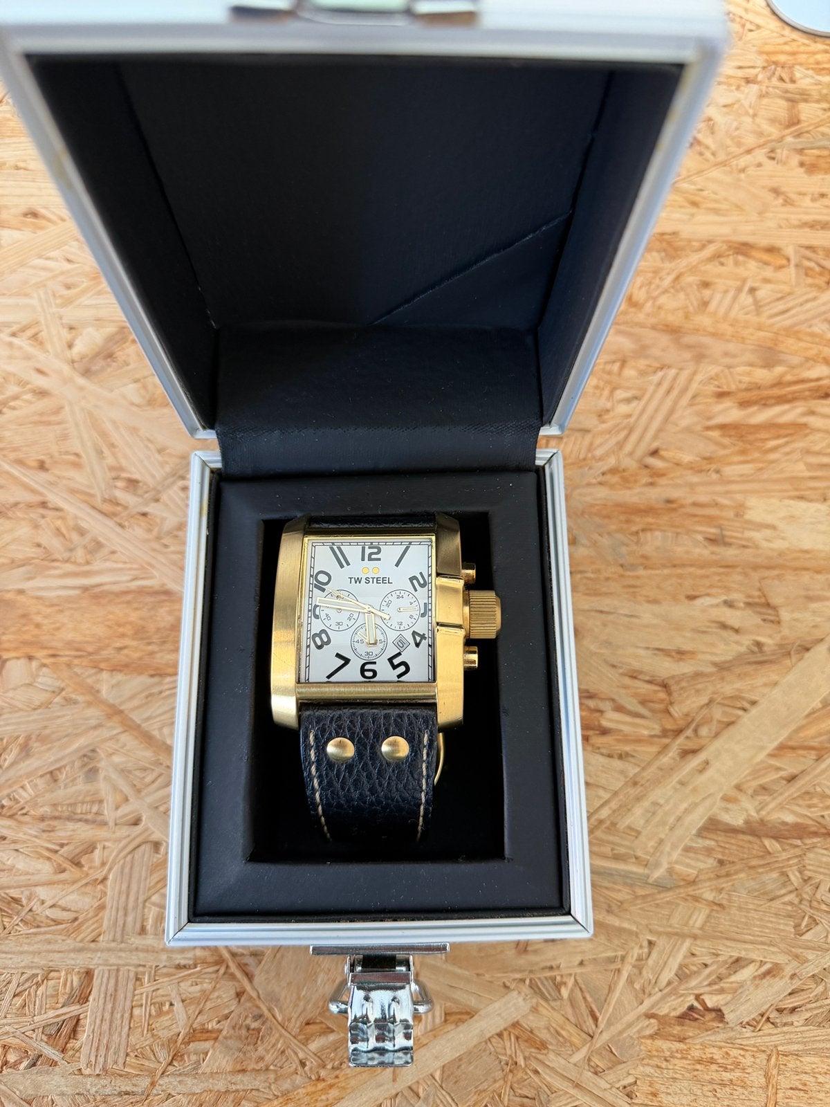 TW steel Goliath TW 108 42mm, Ophalen of Verzenden, Zo goed als nieuw, Leer, Overige merken