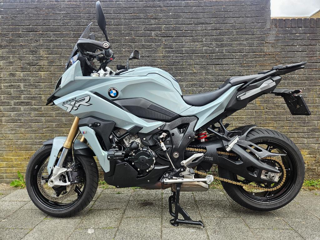 BMW S1000XR Ice Grey | nieuwstaat | Dealer onderhouden, Occasion, Handvatverwarming, 4 cilinders, Motorrijbewijs A