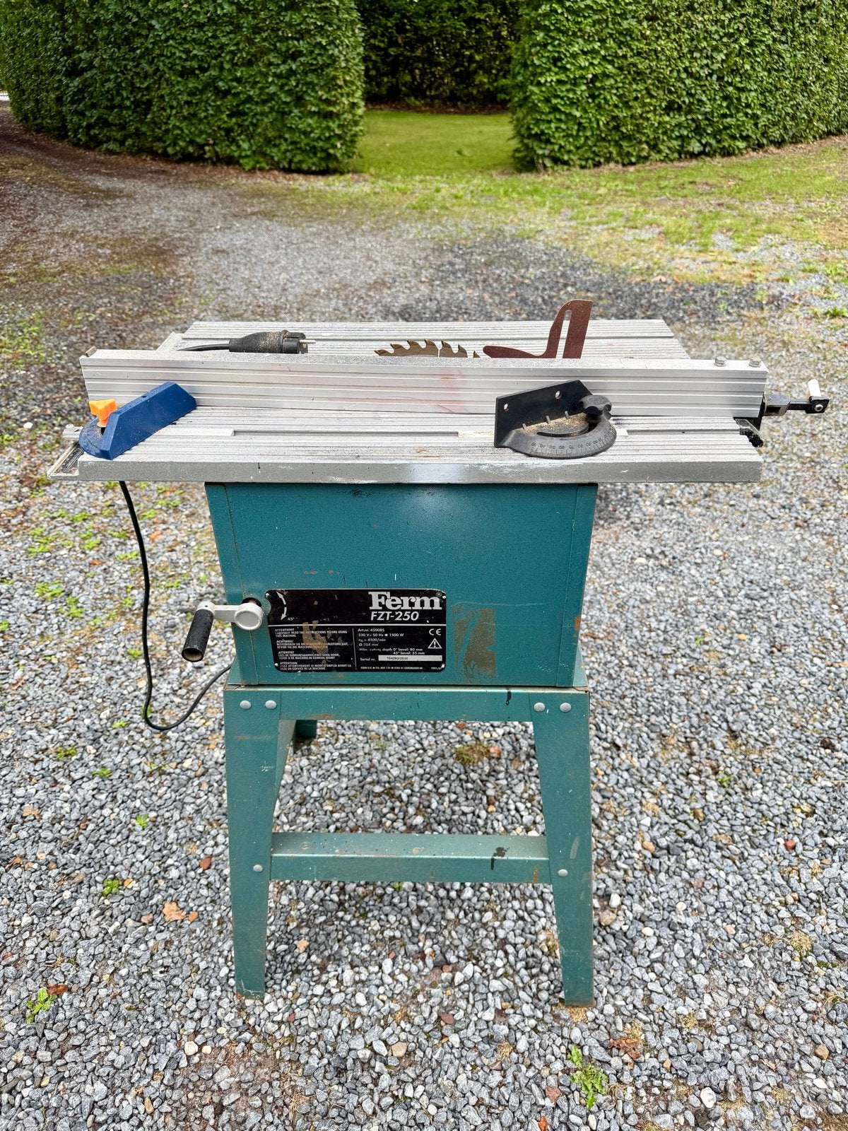 Ferm FZT-250 Tafelzaag met afneembaar onderstel, Ophalen, Gebruikt, Cirkelzaag, 70 mm of meer