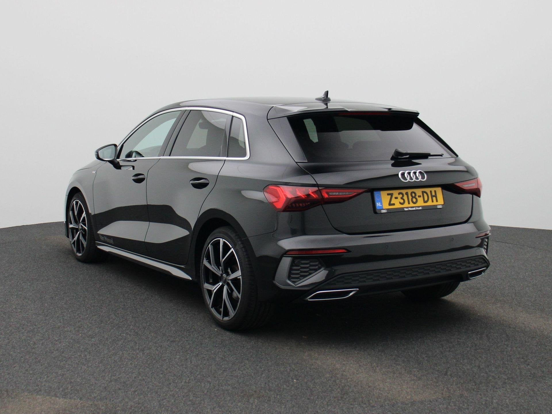 Audi A3 Sportback 30 TFSI S edition | S-line l MMI Navigatie, 12 maanden, Leder en Stof, Zwart, Origineel Nederlands
