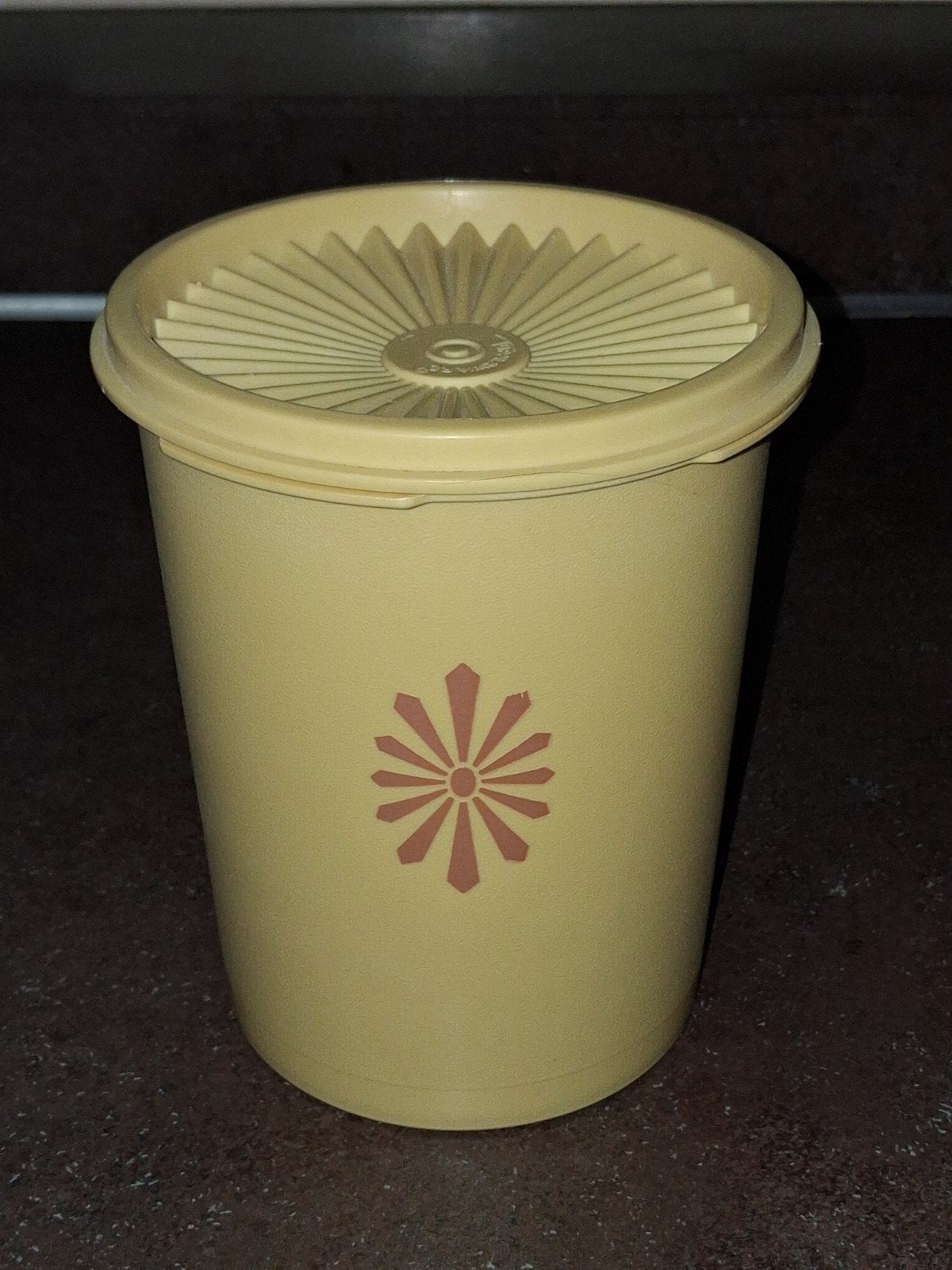 tupperware vintage voorraad bus zonnedeksel geel 15,5 cm, Ophalen of Verzenden, Geel