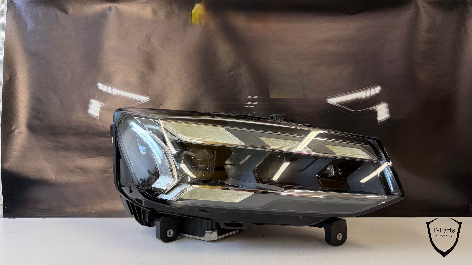 rechts koplamp AUDI Q2 LIFT LED MATRIX 81A941036