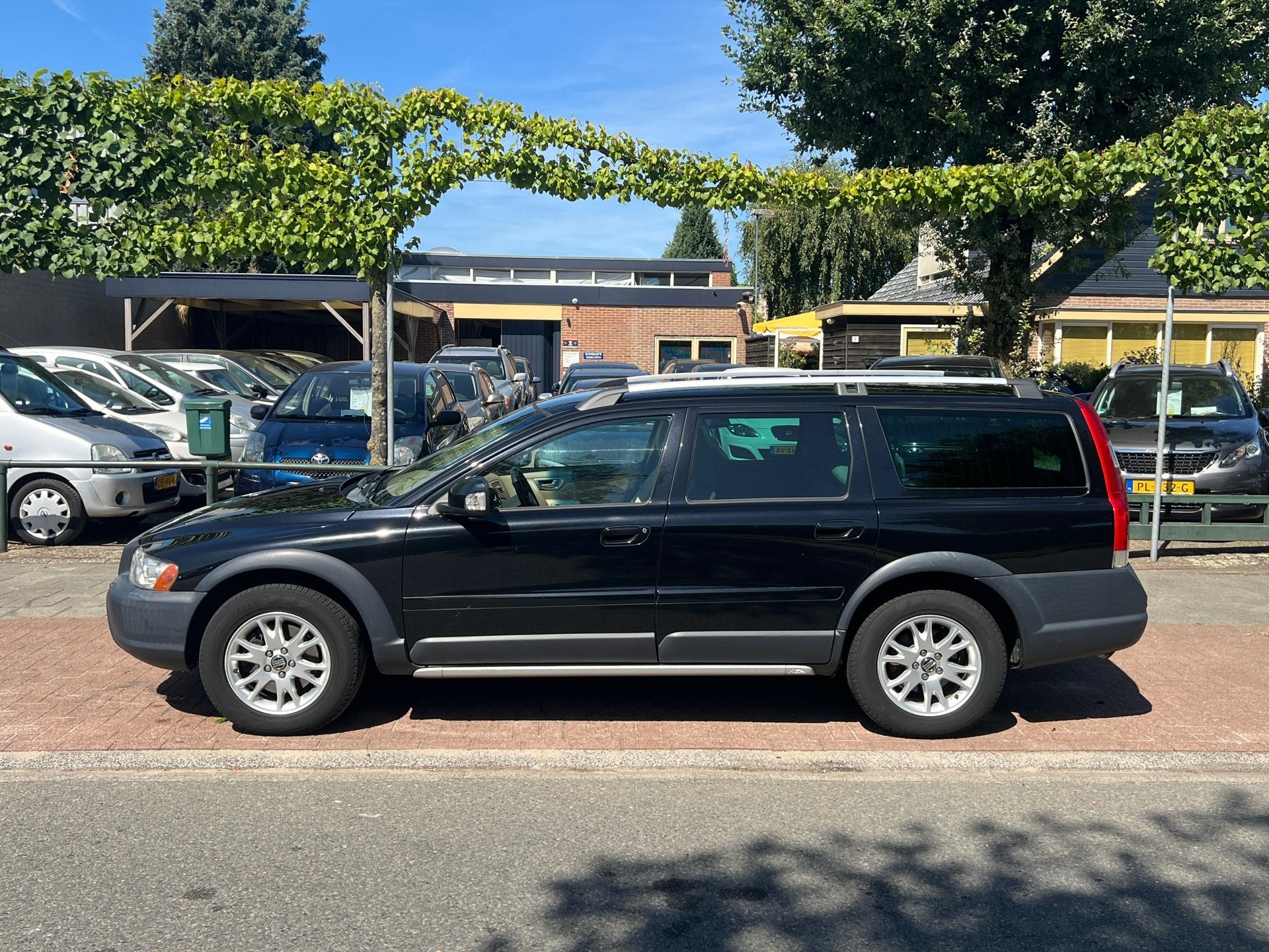 Volvo XC70 2.4 D5 Momentum *BOEKJES INGEVULD, Auto's, Volvo, Automaat, 1694 kg, 197 €/maand, XC70