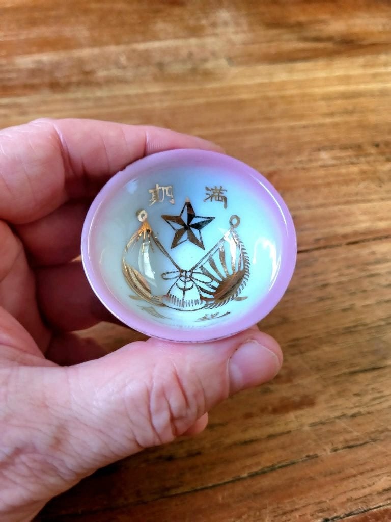 WO2  Japanse militaire sake cup - infanterie, Verzamelen, Militaria | Tweede Wereldoorlog, Ophalen of Verzenden, Landmacht, Azië