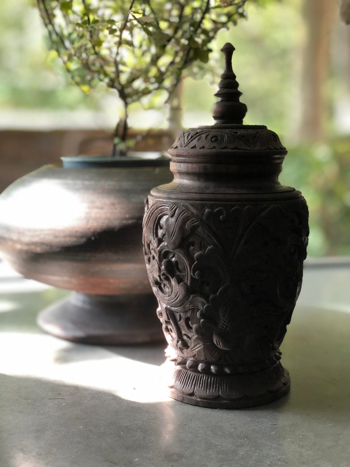 Houtgestoken urn dekselvaasje bali oosters, Ophalen of Verzenden