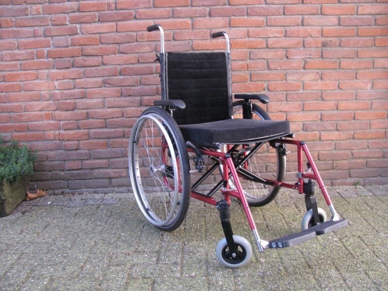 REA Spinner rolstoel 43cm arm en druksteunen verstelbaar, Ophalen, Inklapbaar, Zo goed als nieuw, Duwrolstoel